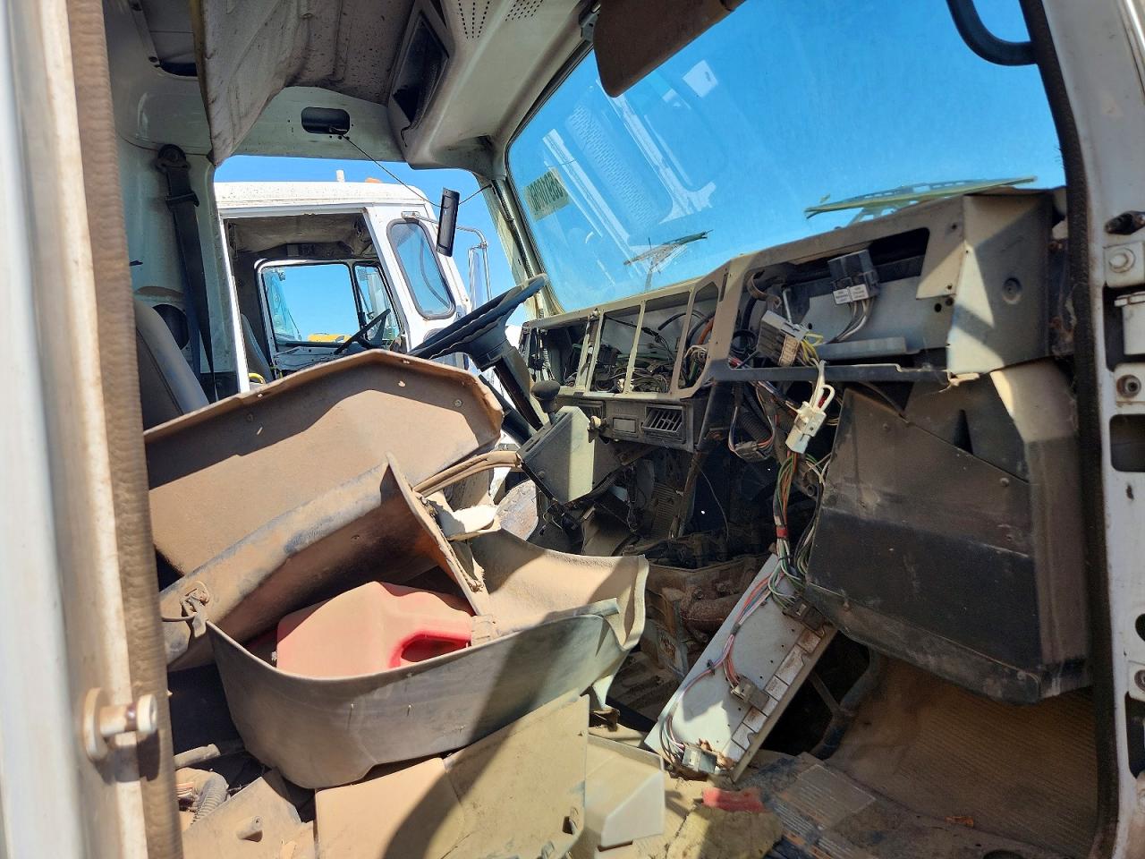 1999 INTERNATIONAL 4000 SERIE