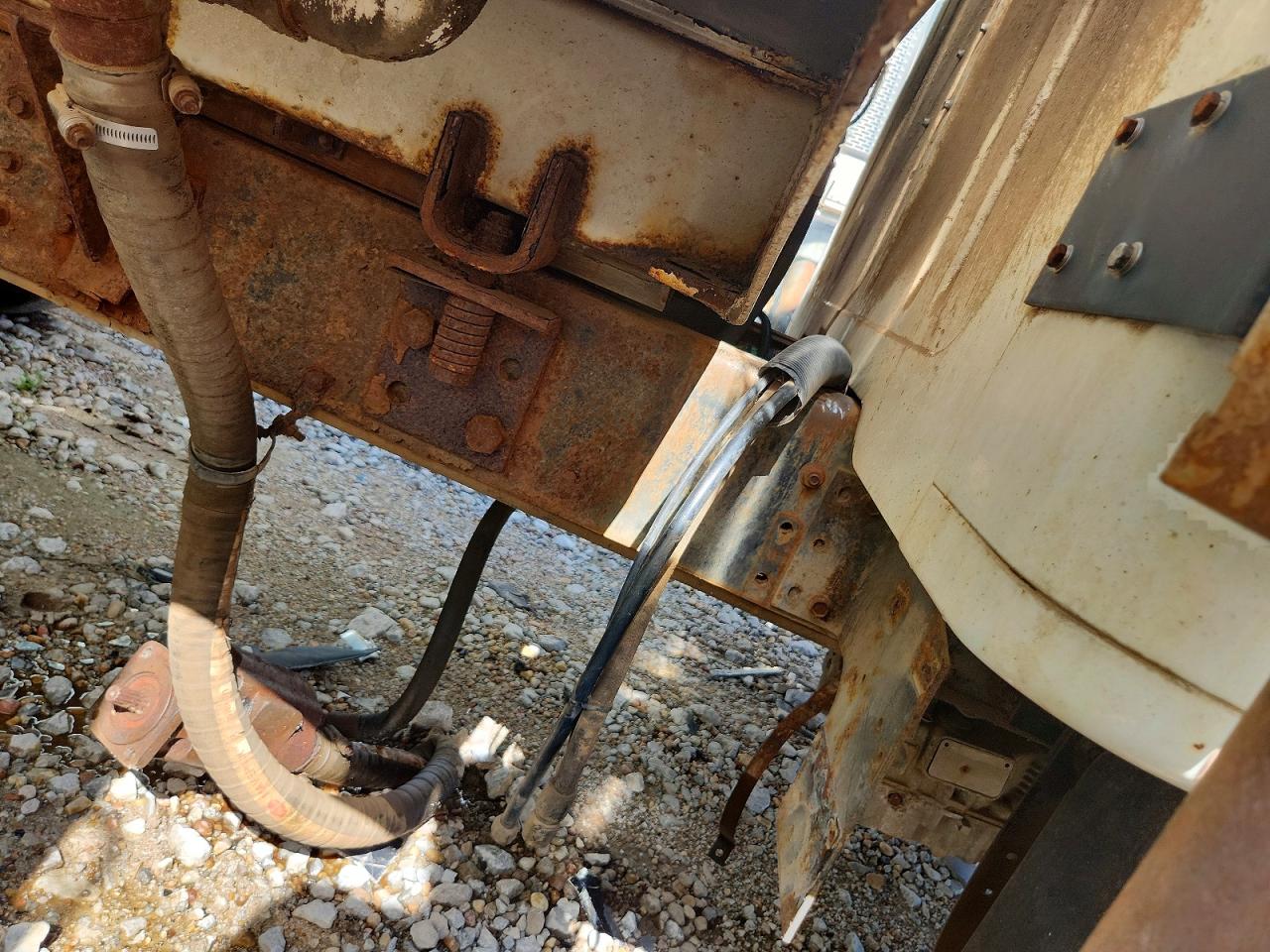 1999 INTERNATIONAL 4000 SERIE