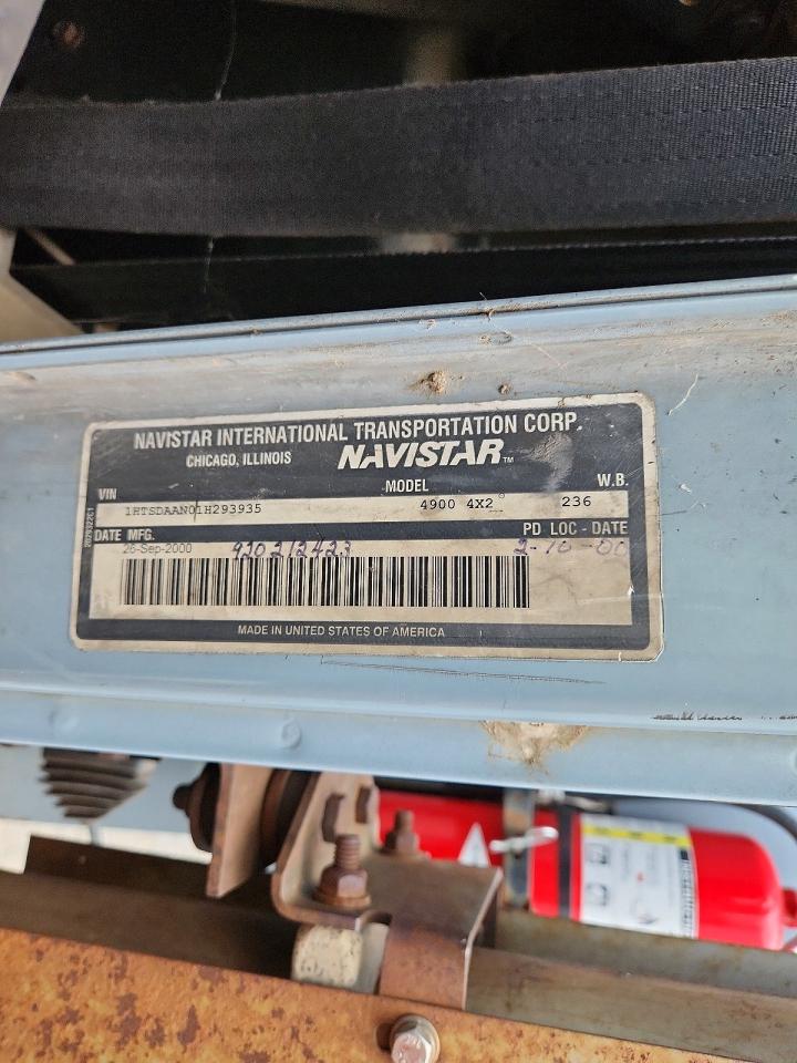 2001 INTERNATIONAL 4000 SERIE