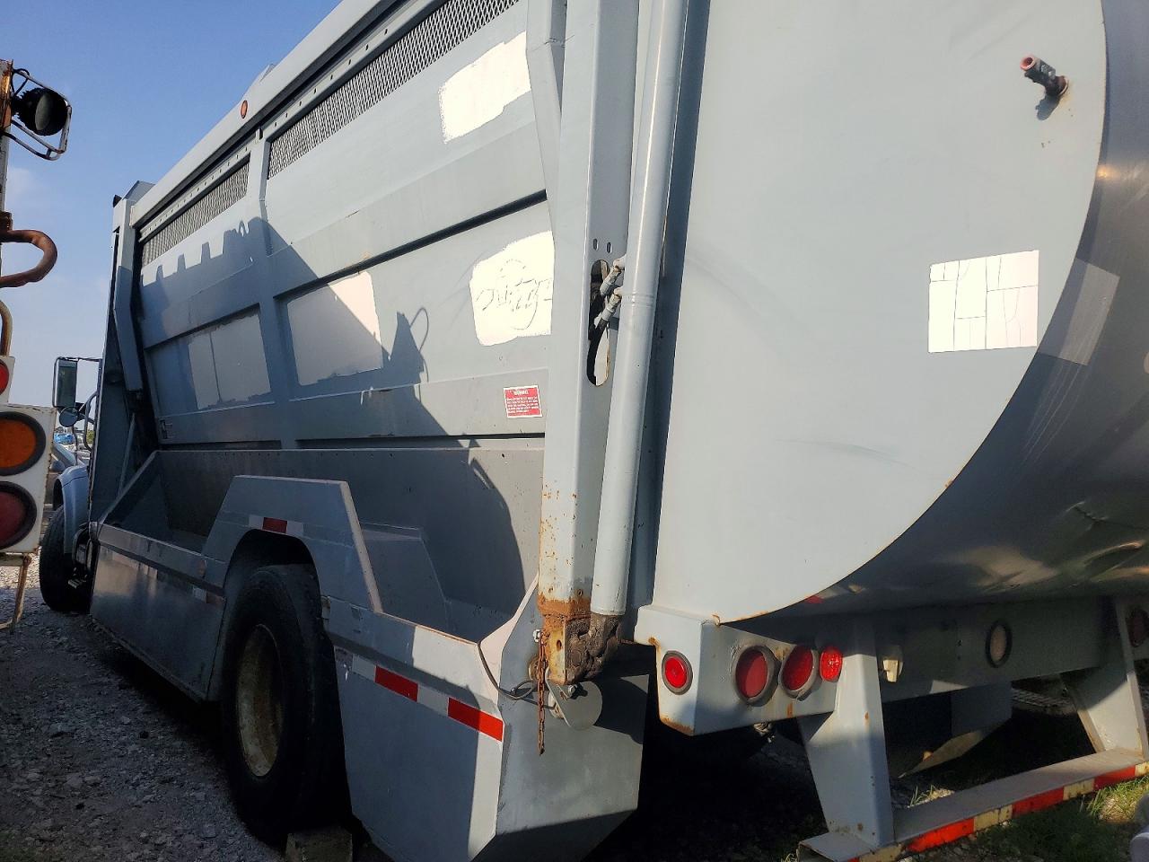 2001 INTERNATIONAL 4000 SERIE