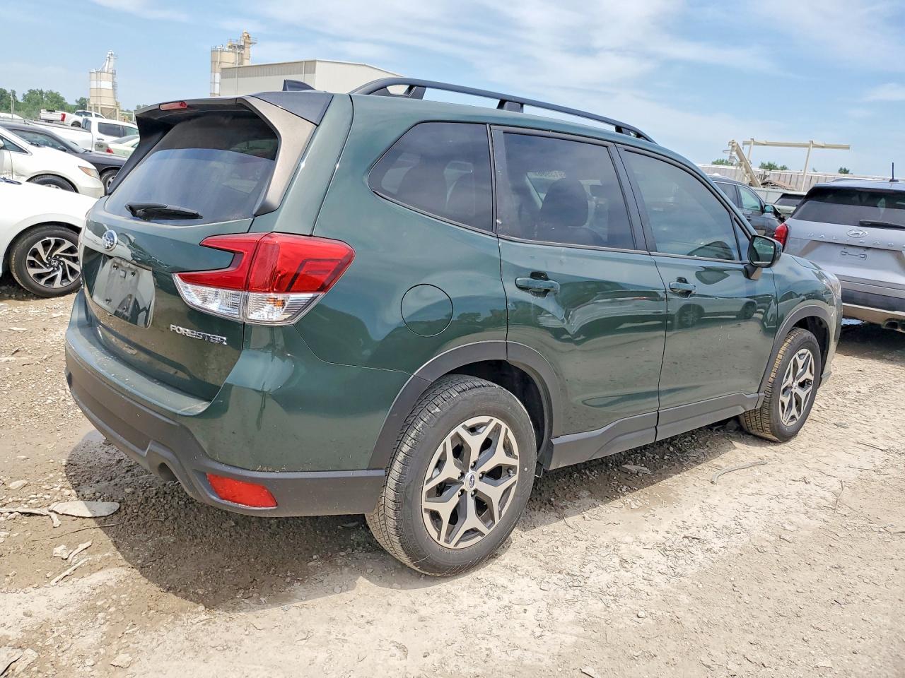 2024 SUBARU FORESTER