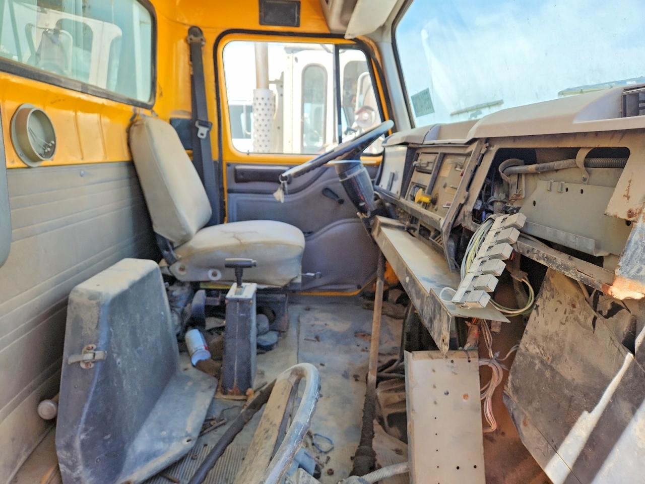 1998 INTERNATIONAL 4000 SERIE