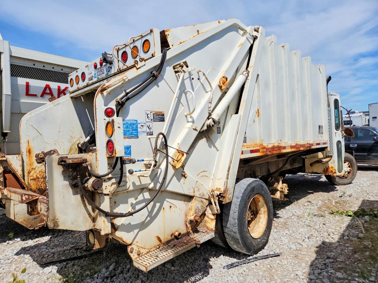 1998 INTERNATIONAL 4000 SERIE