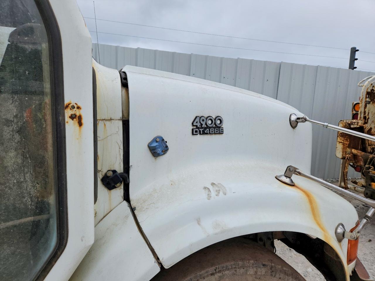 2000 INTERNATIONAL 4000 SERIE