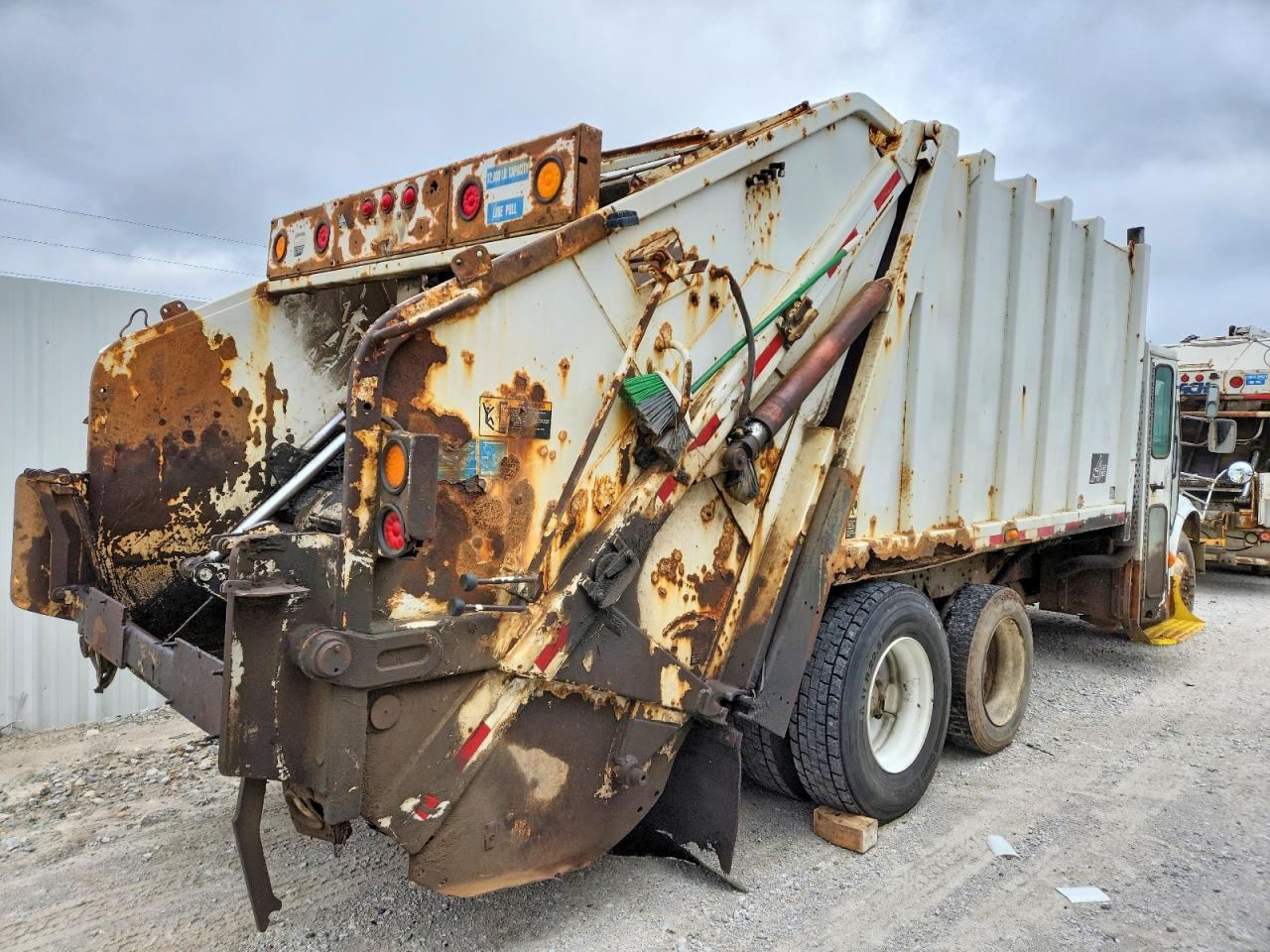 2000 INTERNATIONAL 4000 SERIE