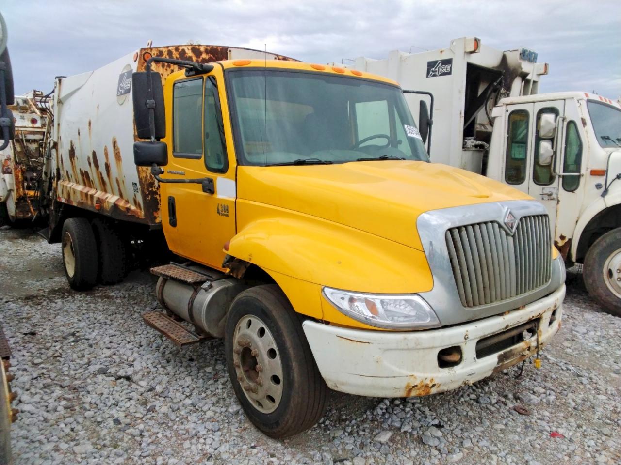 2005 INTERNATIONAL 4000 SERIE