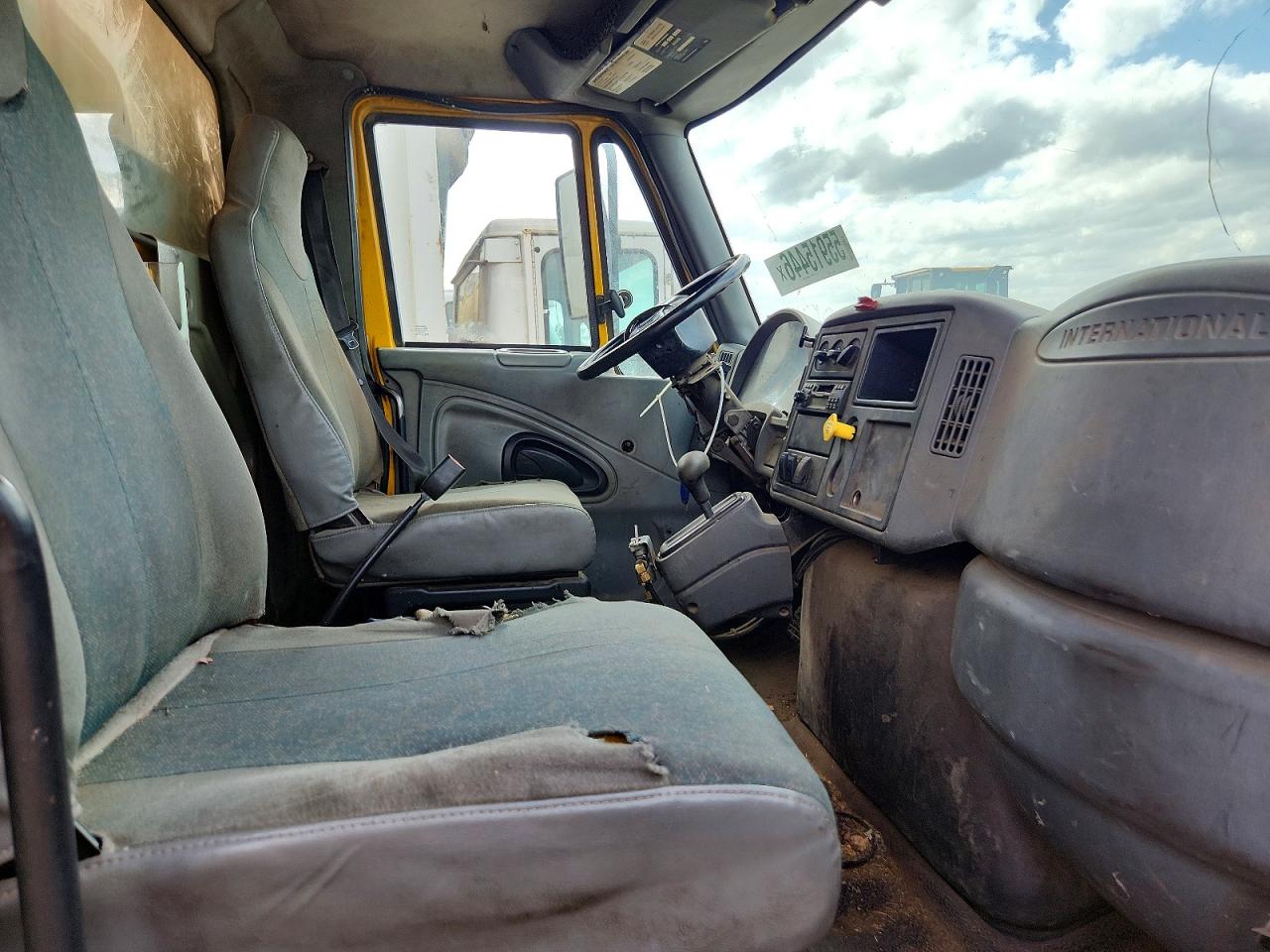 2005 INTERNATIONAL 4000 SERIE
