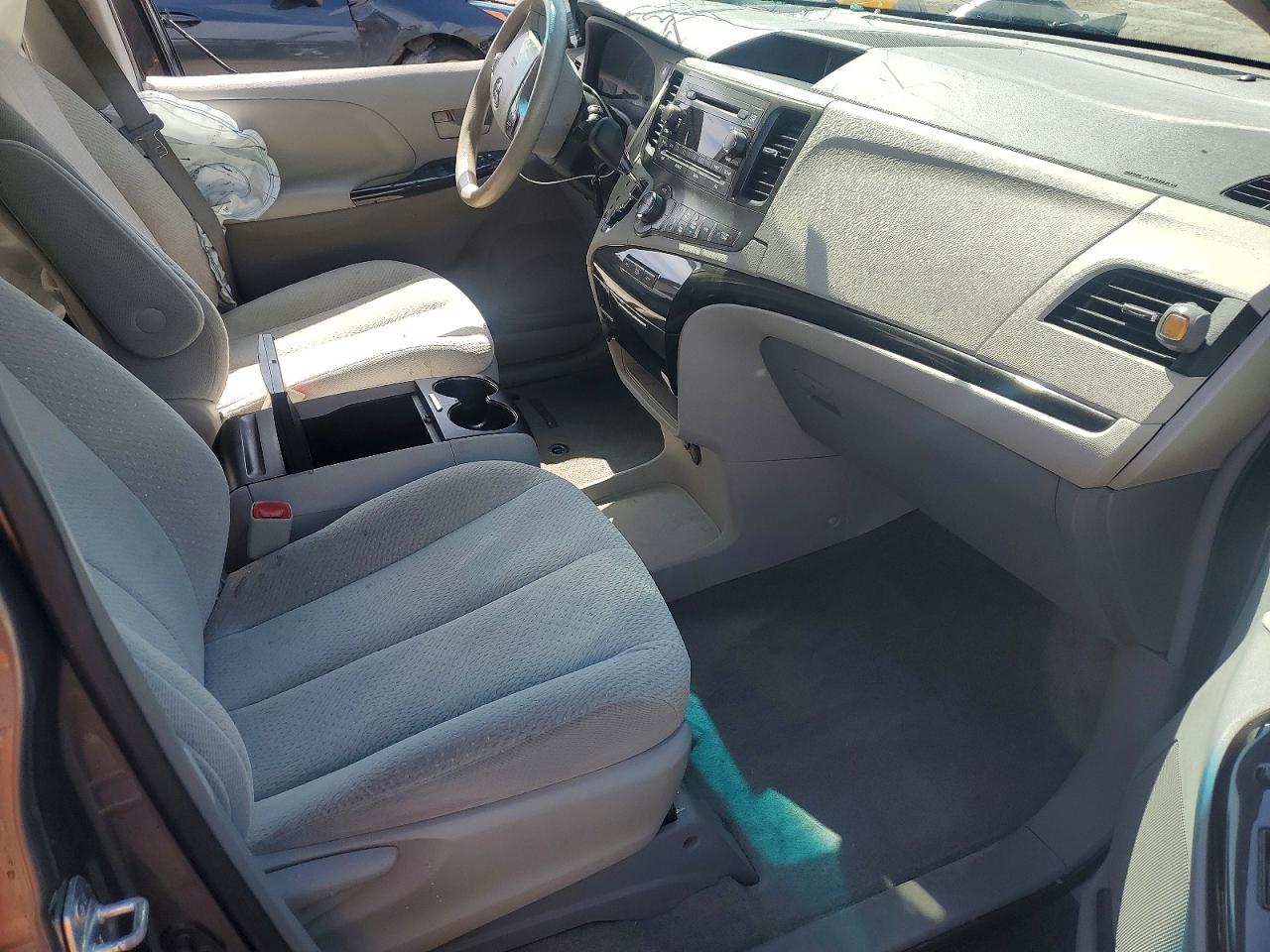 2014 TOYOTA SIENNA