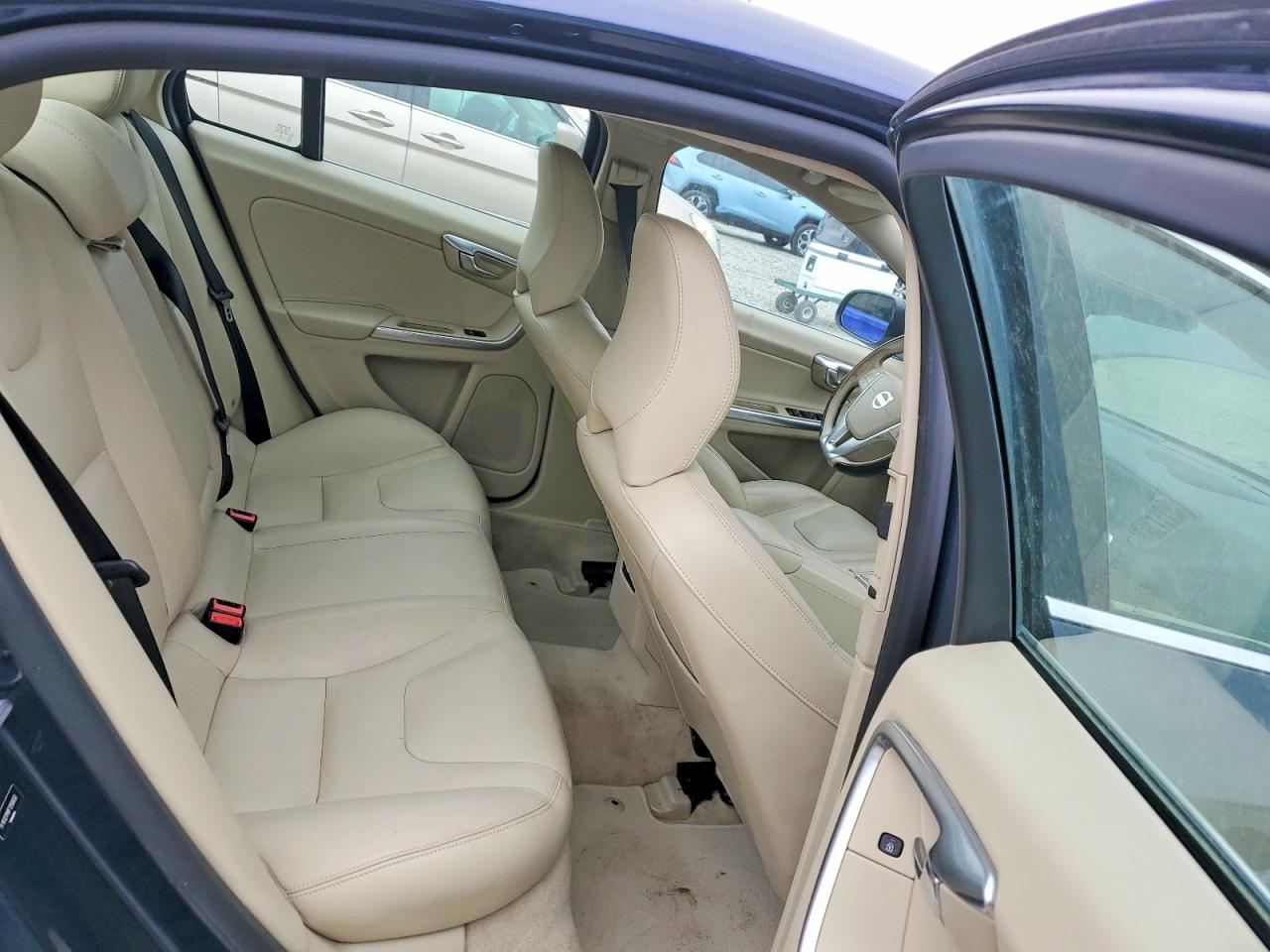 2015 VOLVO S60