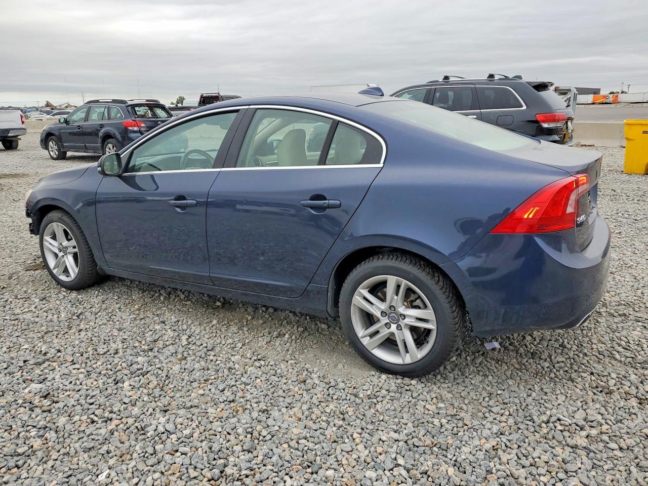 2015 VOLVO S60