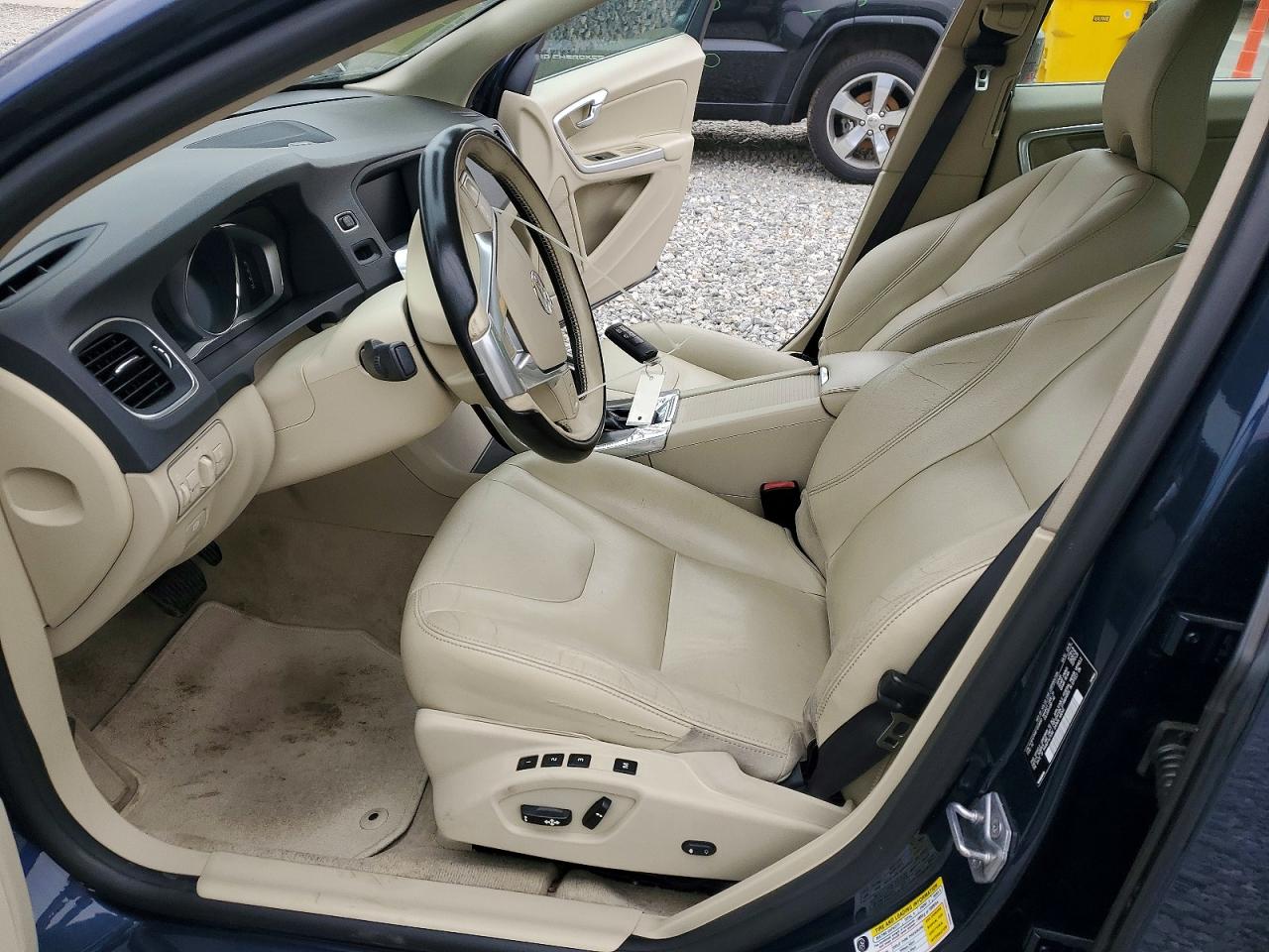 2015 VOLVO S60