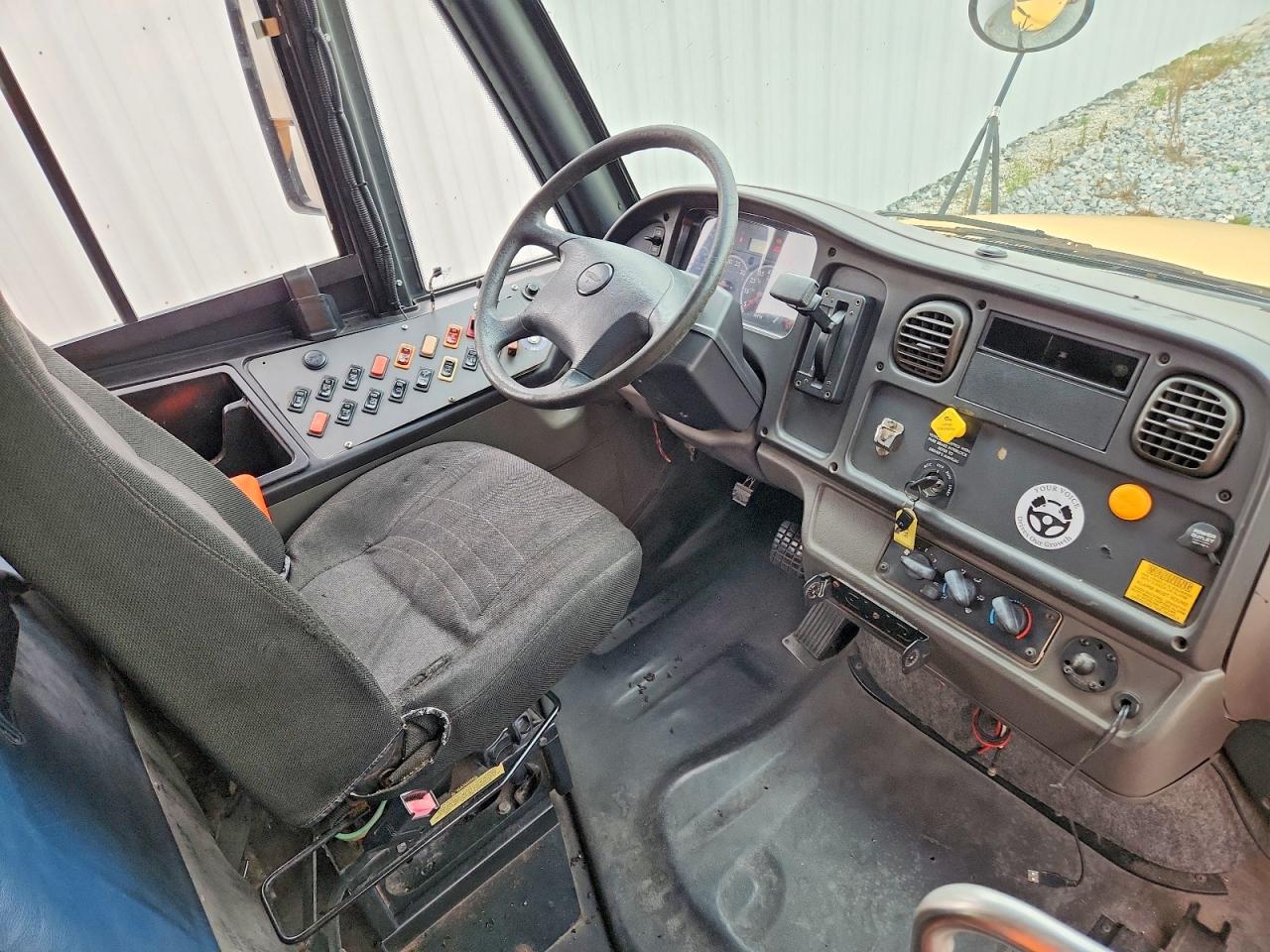 2009 THOMAS SAF-T-LINE