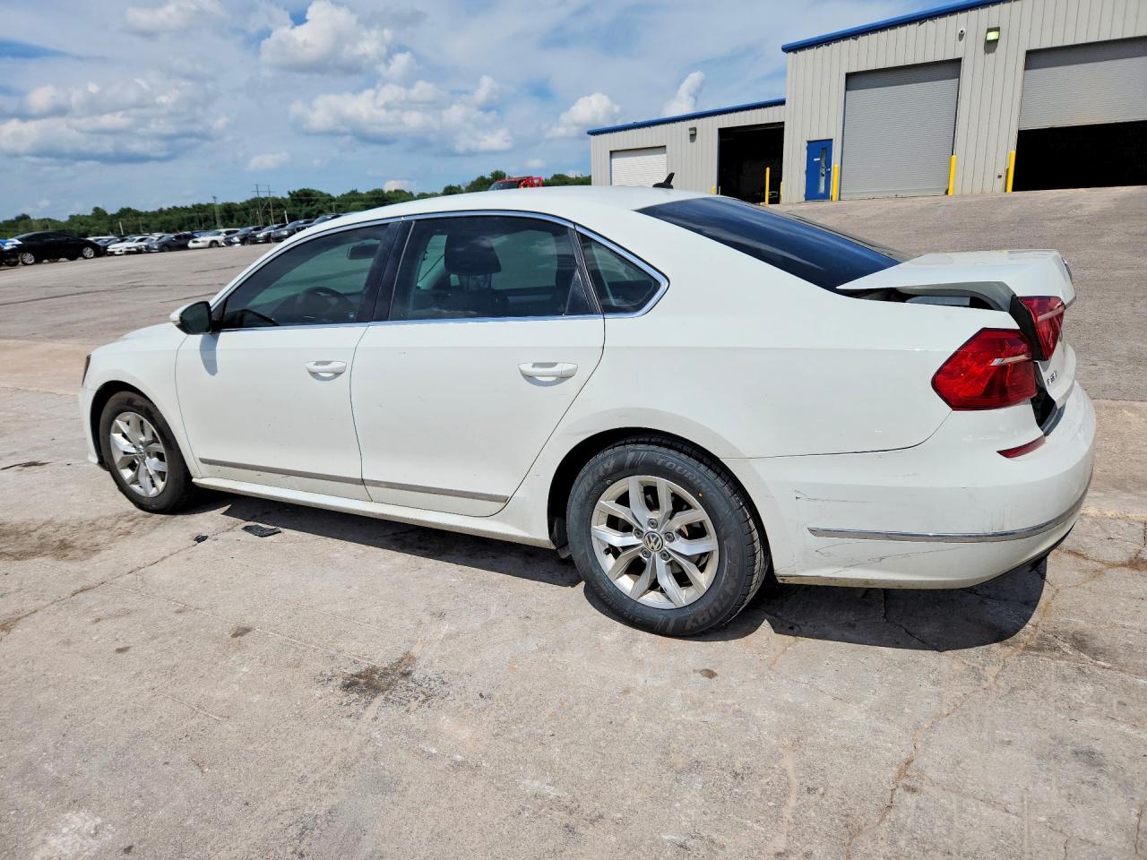 2016 VOLKSWAGEN PASSAT