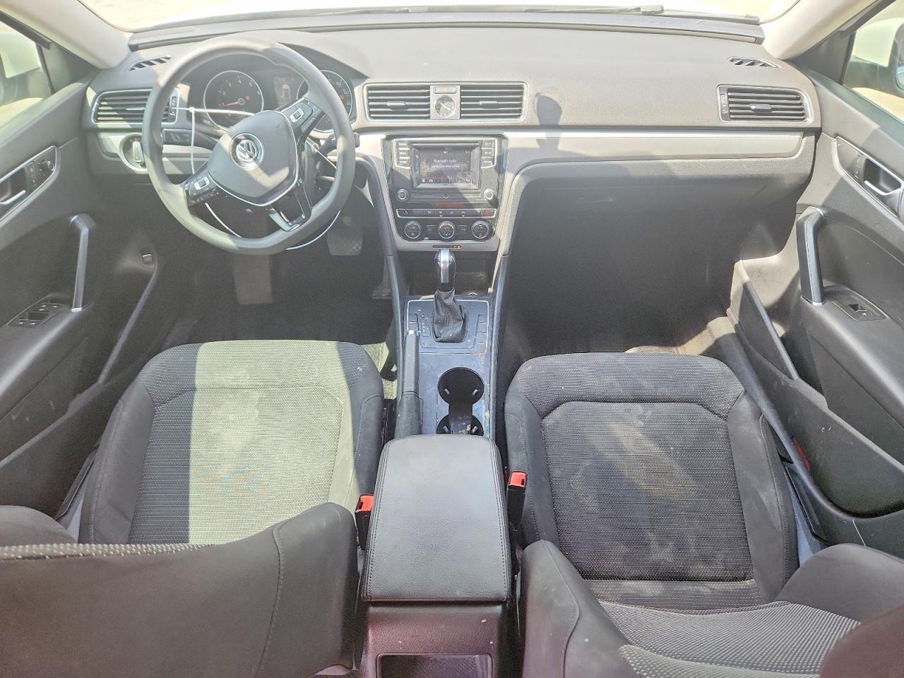 2016 VOLKSWAGEN PASSAT