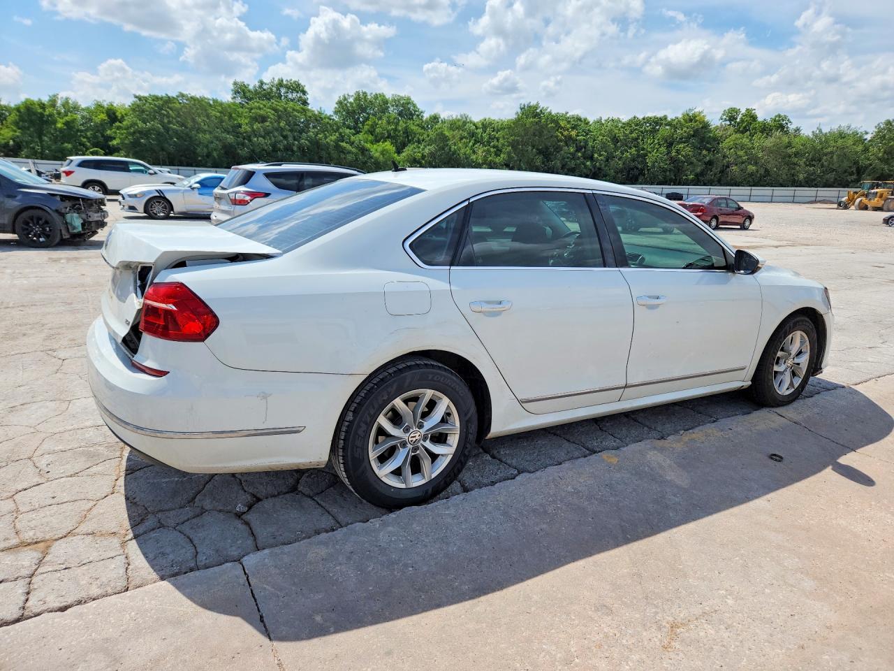 2016 VOLKSWAGEN PASSAT