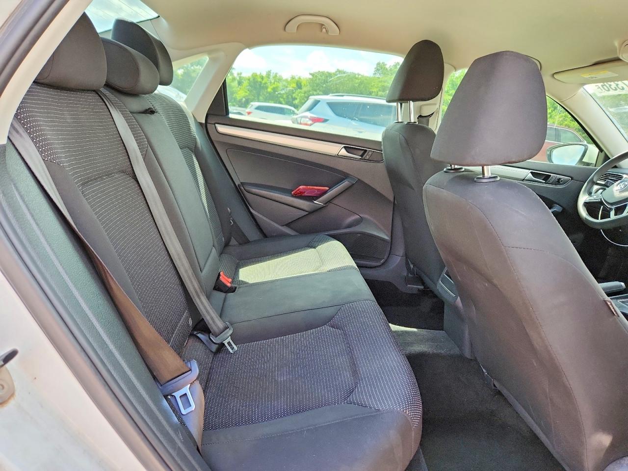 2016 VOLKSWAGEN PASSAT