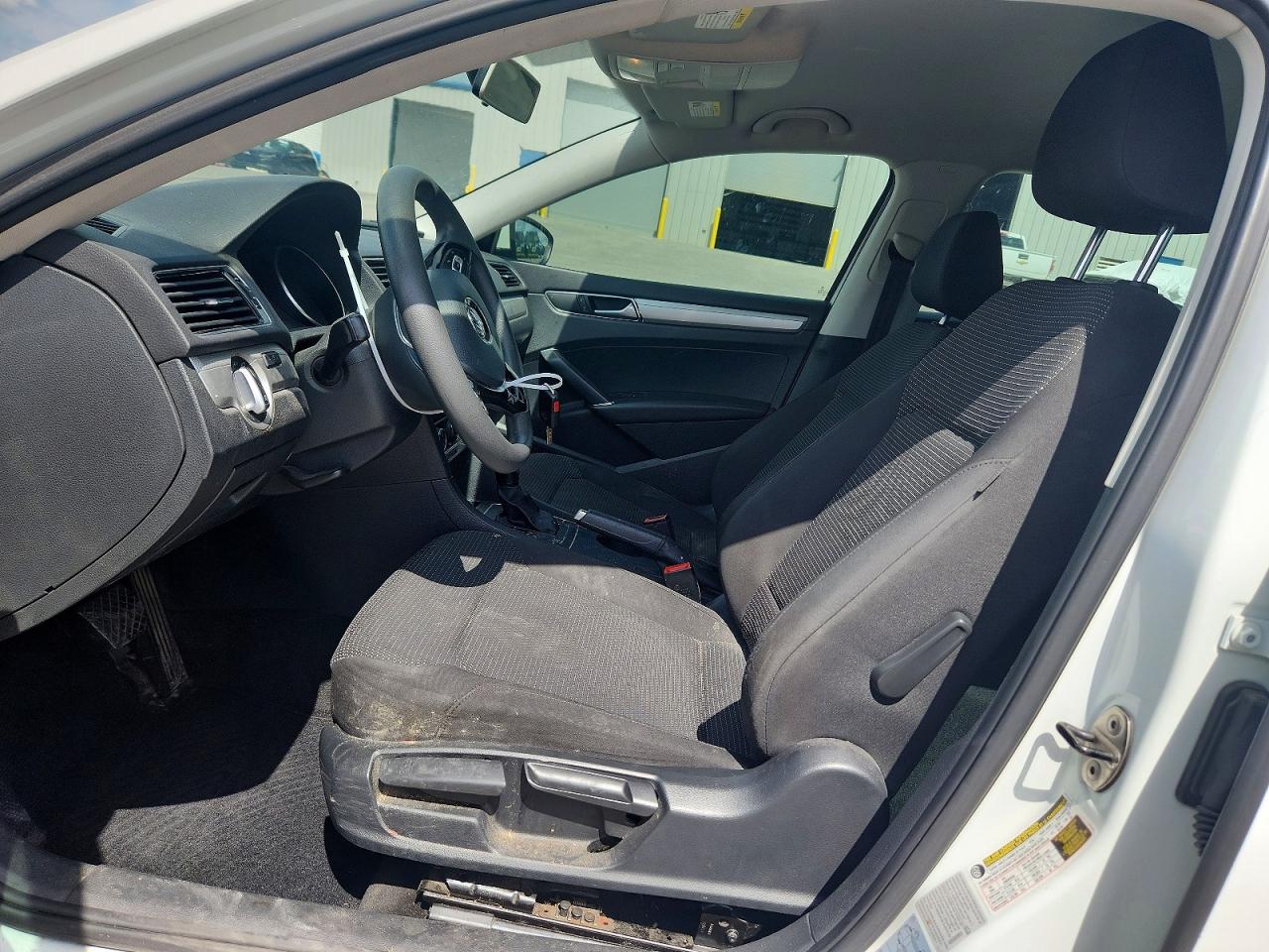 2016 VOLKSWAGEN PASSAT