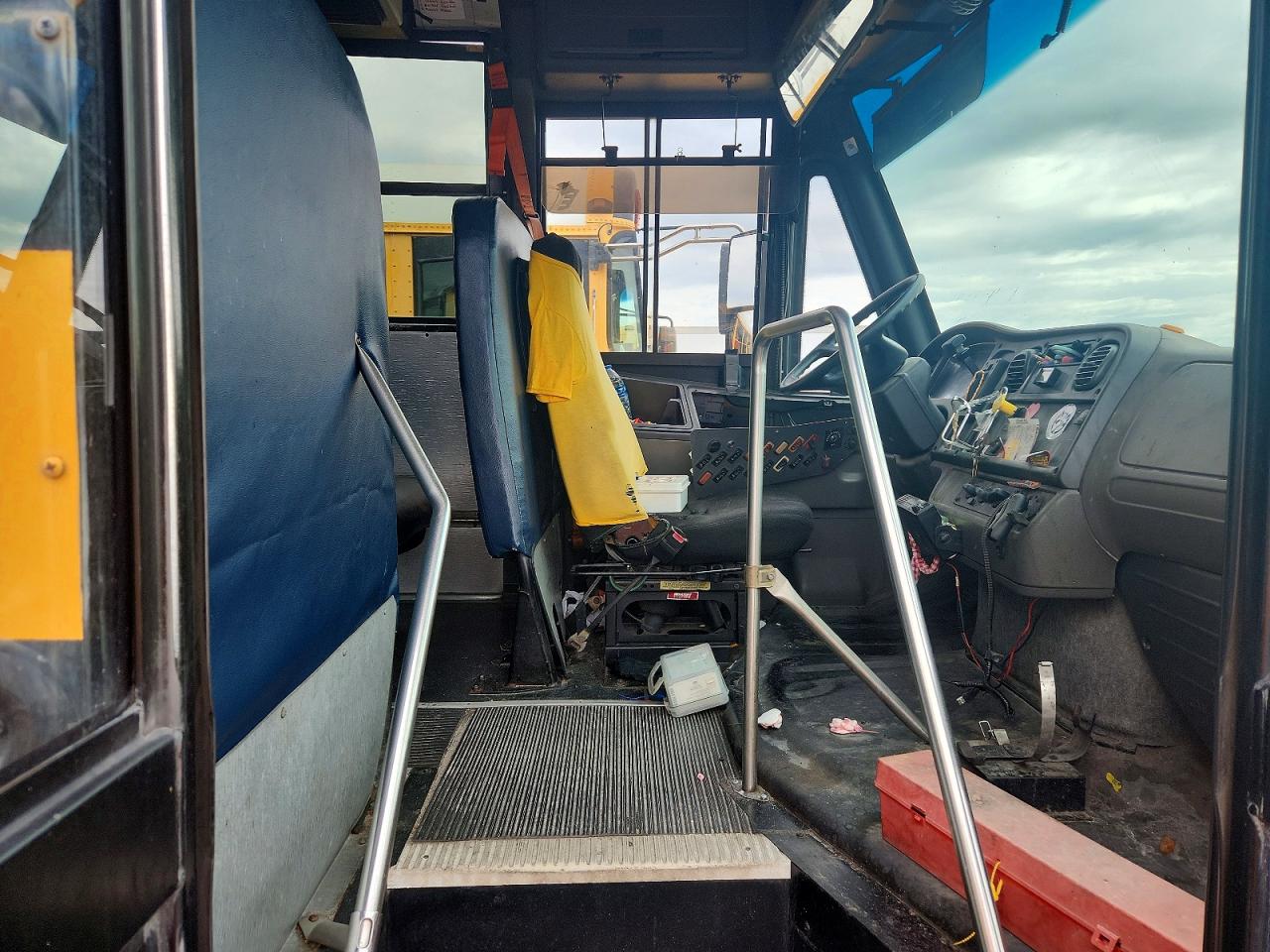 2009 THOMAS SAF-T-LINE