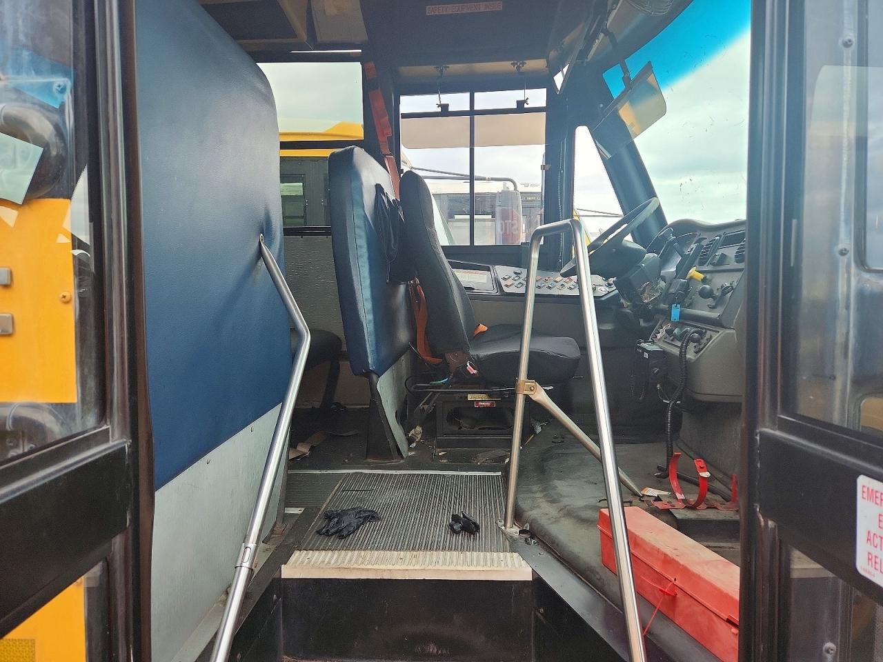 2009 THOMAS SAF-T-LINE