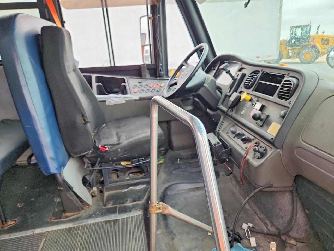 2009 THOMAS SAF-T-LINE
