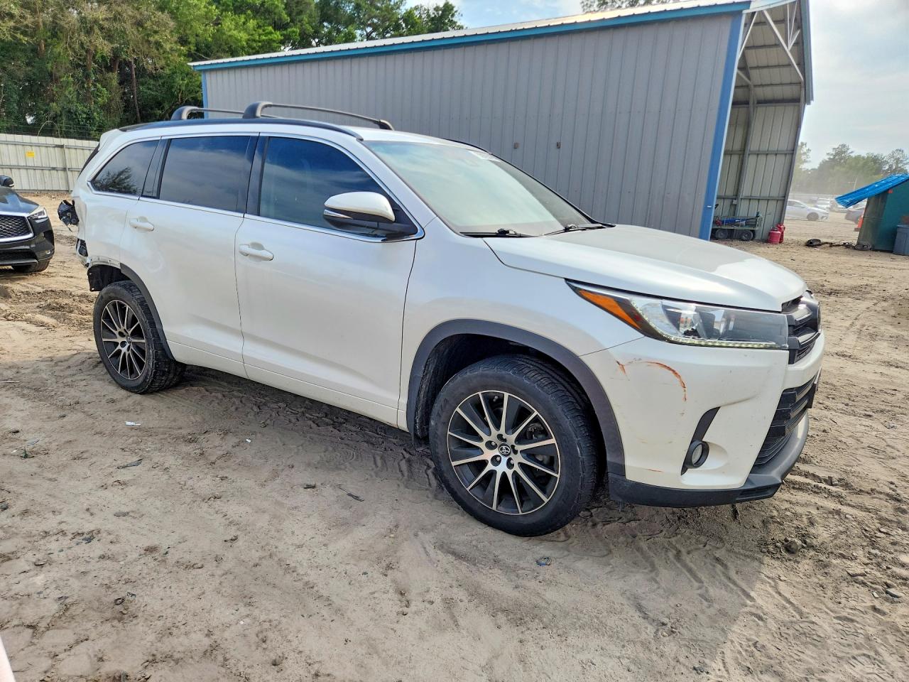 2017 TOYOTA HIGHLANDER
