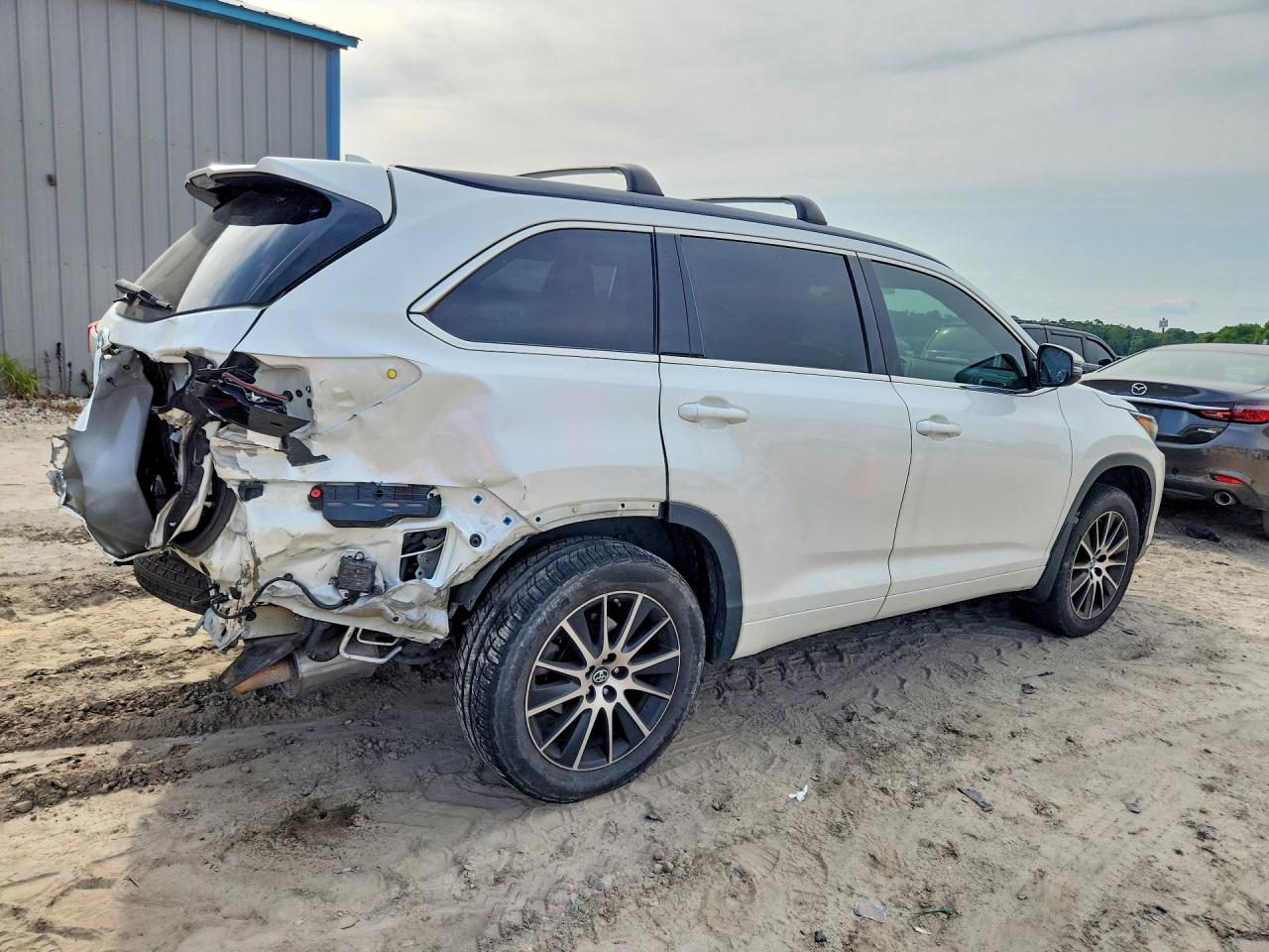 2017 TOYOTA HIGHLANDER