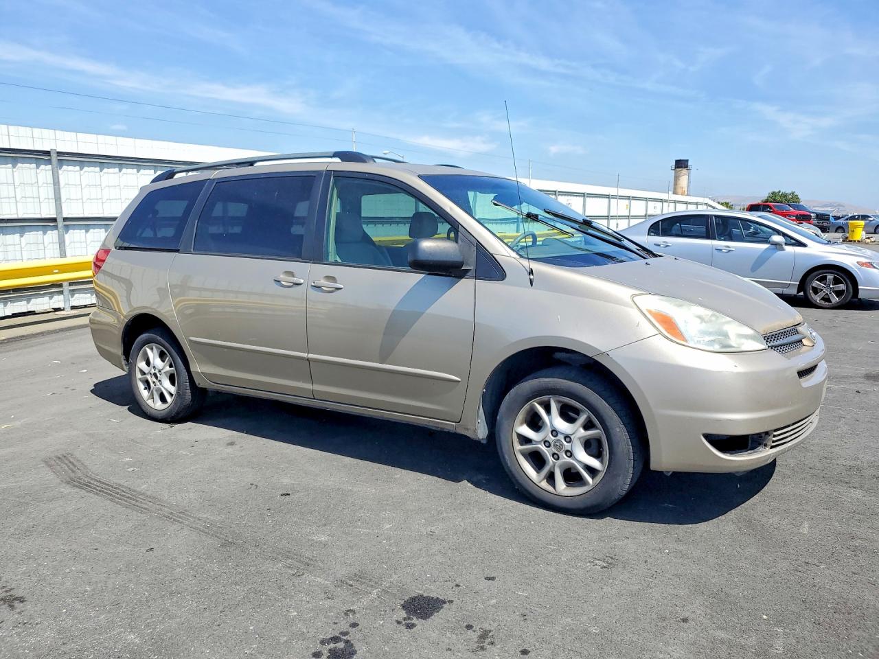 2004 TOYOTA SIENNA