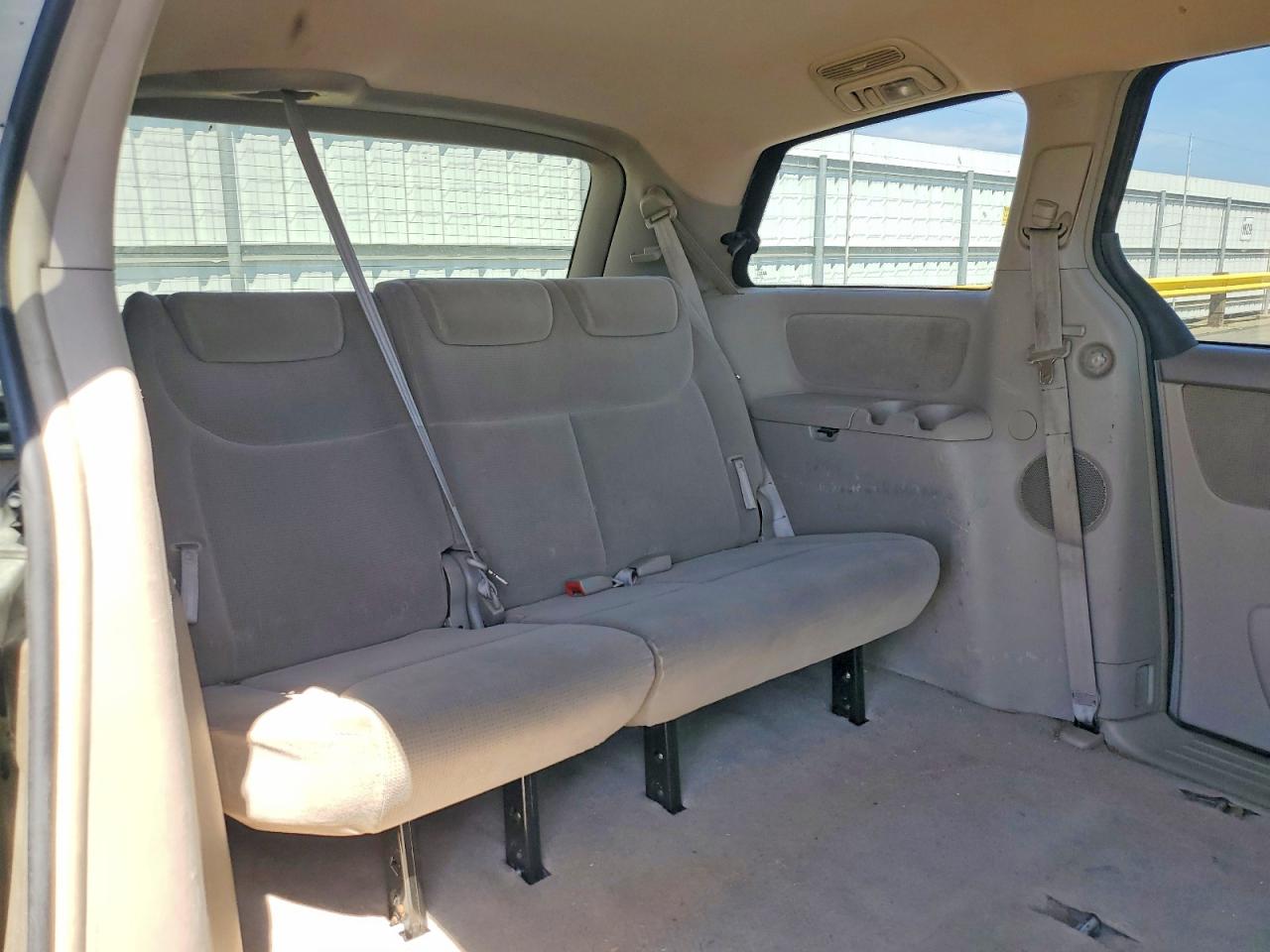 2004 TOYOTA SIENNA
