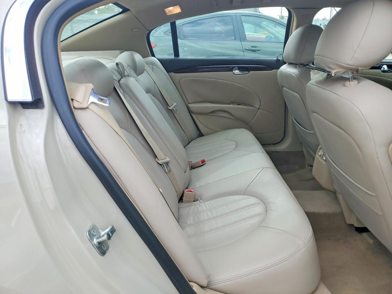2010 BUICK LUCERNE
