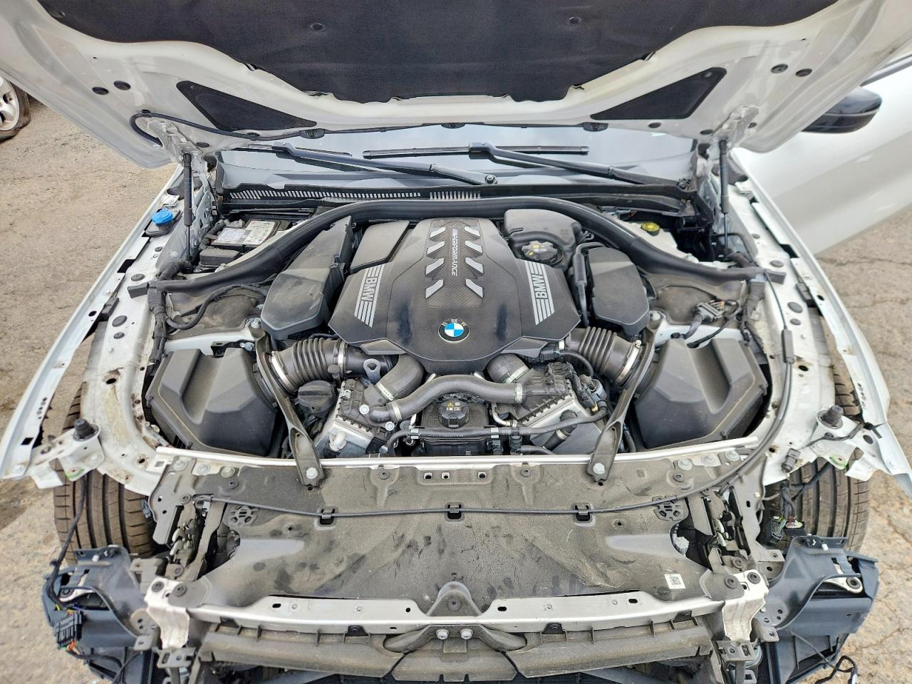 2024 BMW M8