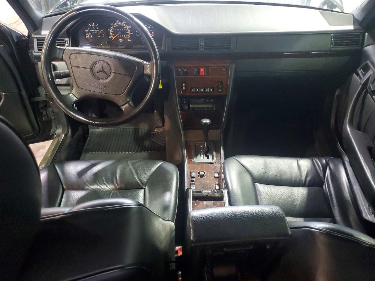 1995 MERCEDES-BENZ E-CLASS