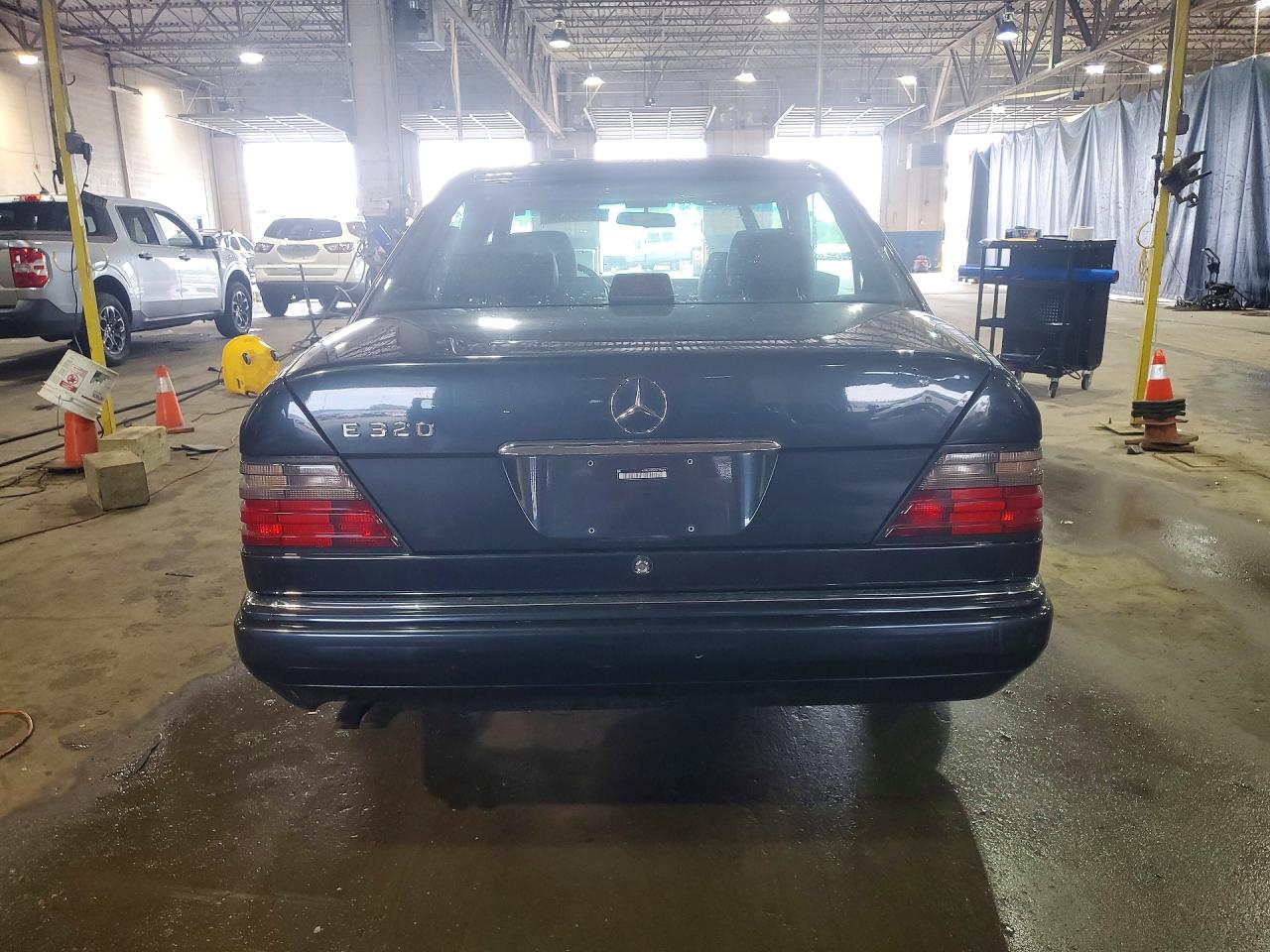 1995 MERCEDES-BENZ E-CLASS