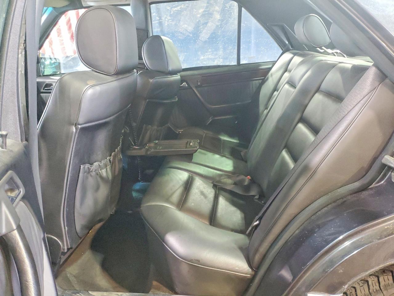 1995 MERCEDES-BENZ E-CLASS