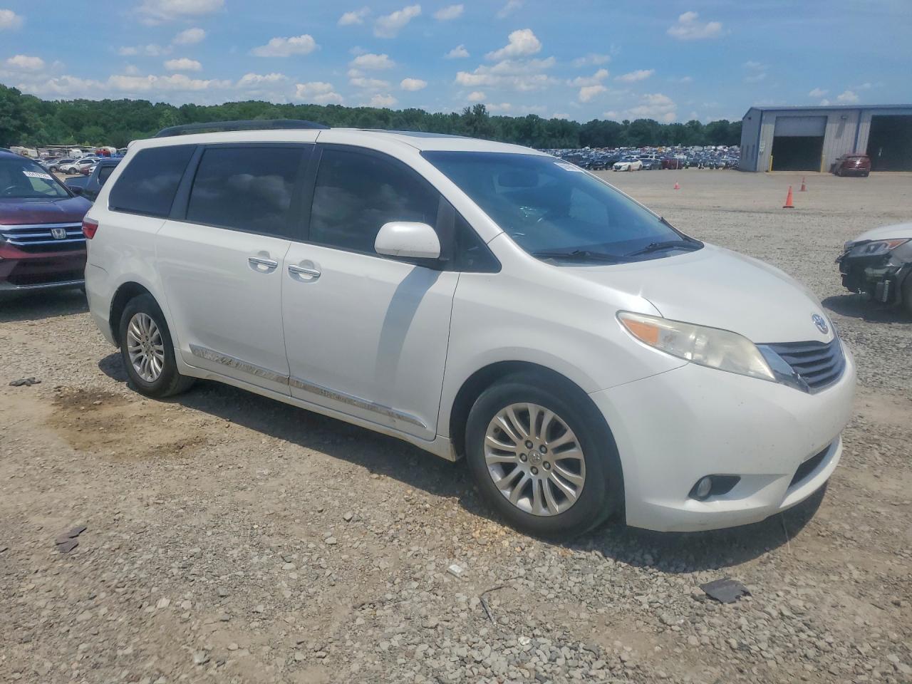 2015 TOYOTA SIENNA