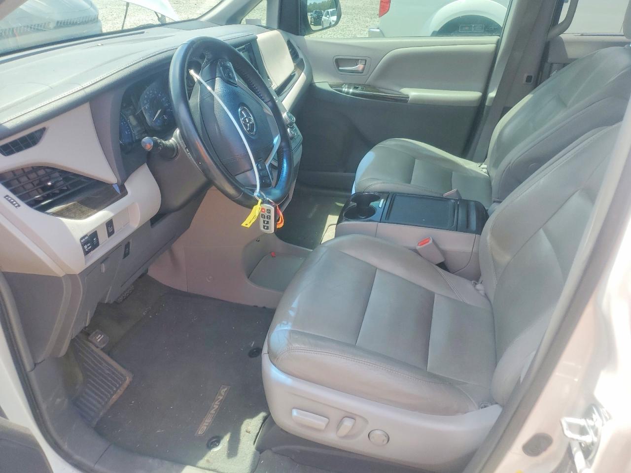 2015 TOYOTA SIENNA