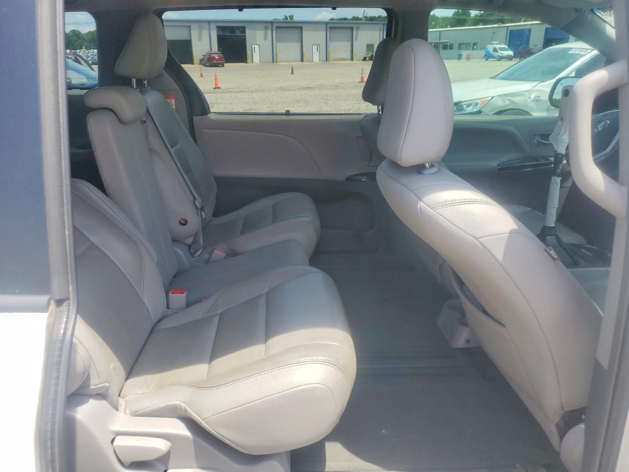 2015 TOYOTA SIENNA