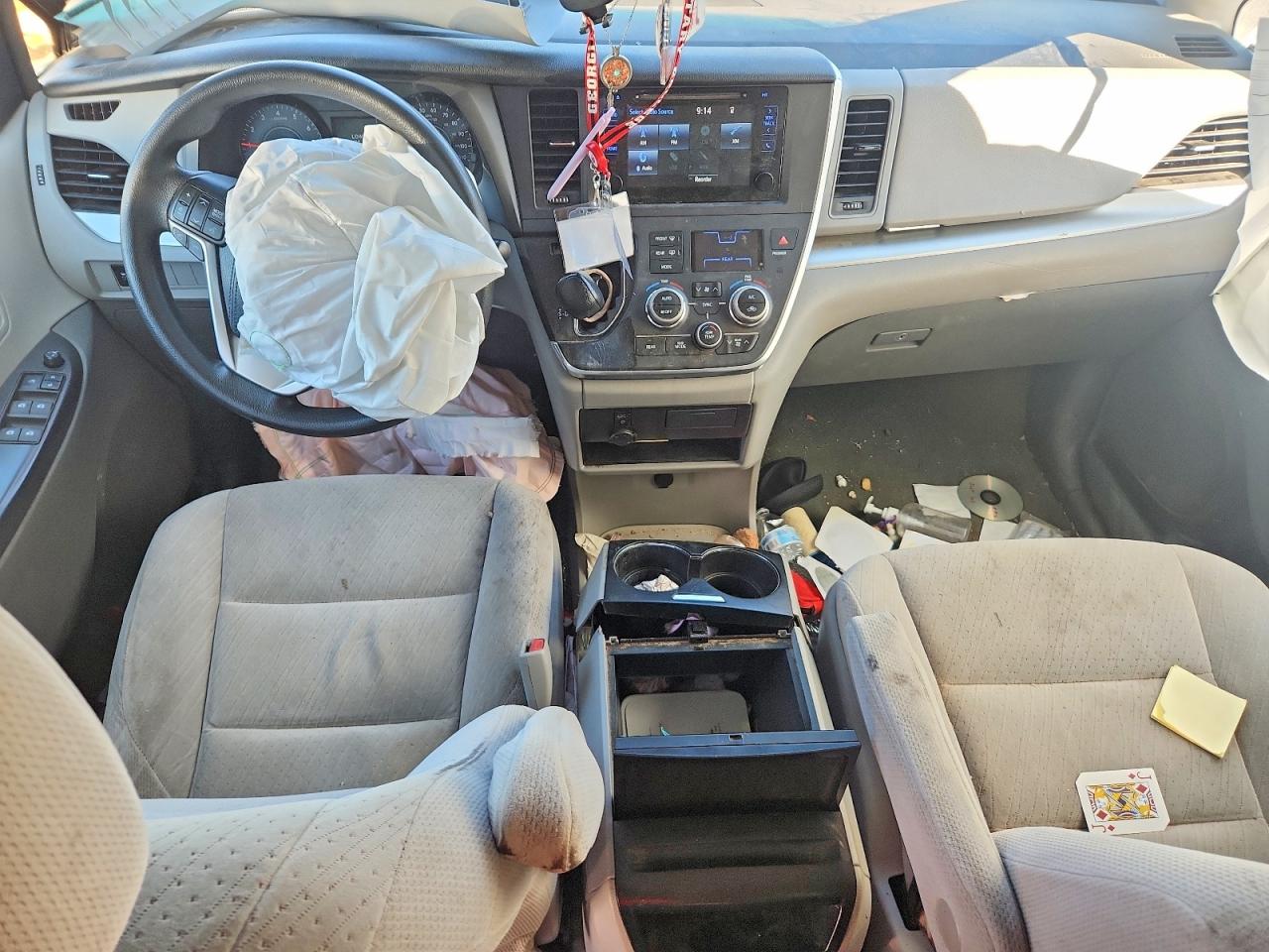 2017 TOYOTA SIENNA