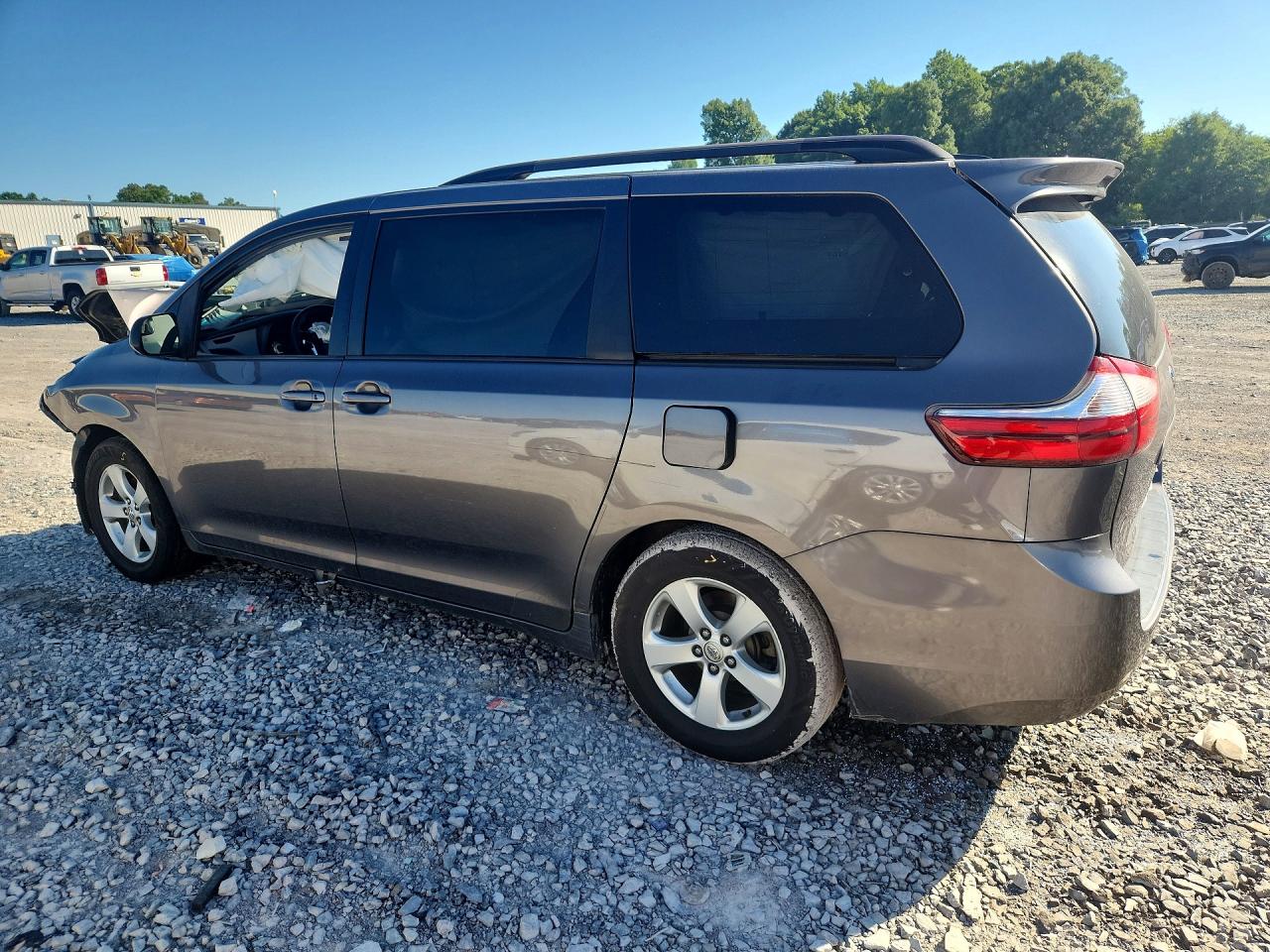 2017 TOYOTA SIENNA