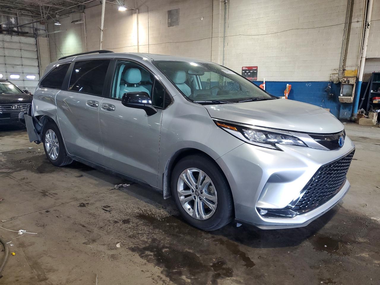 2023 TOYOTA SIENNA