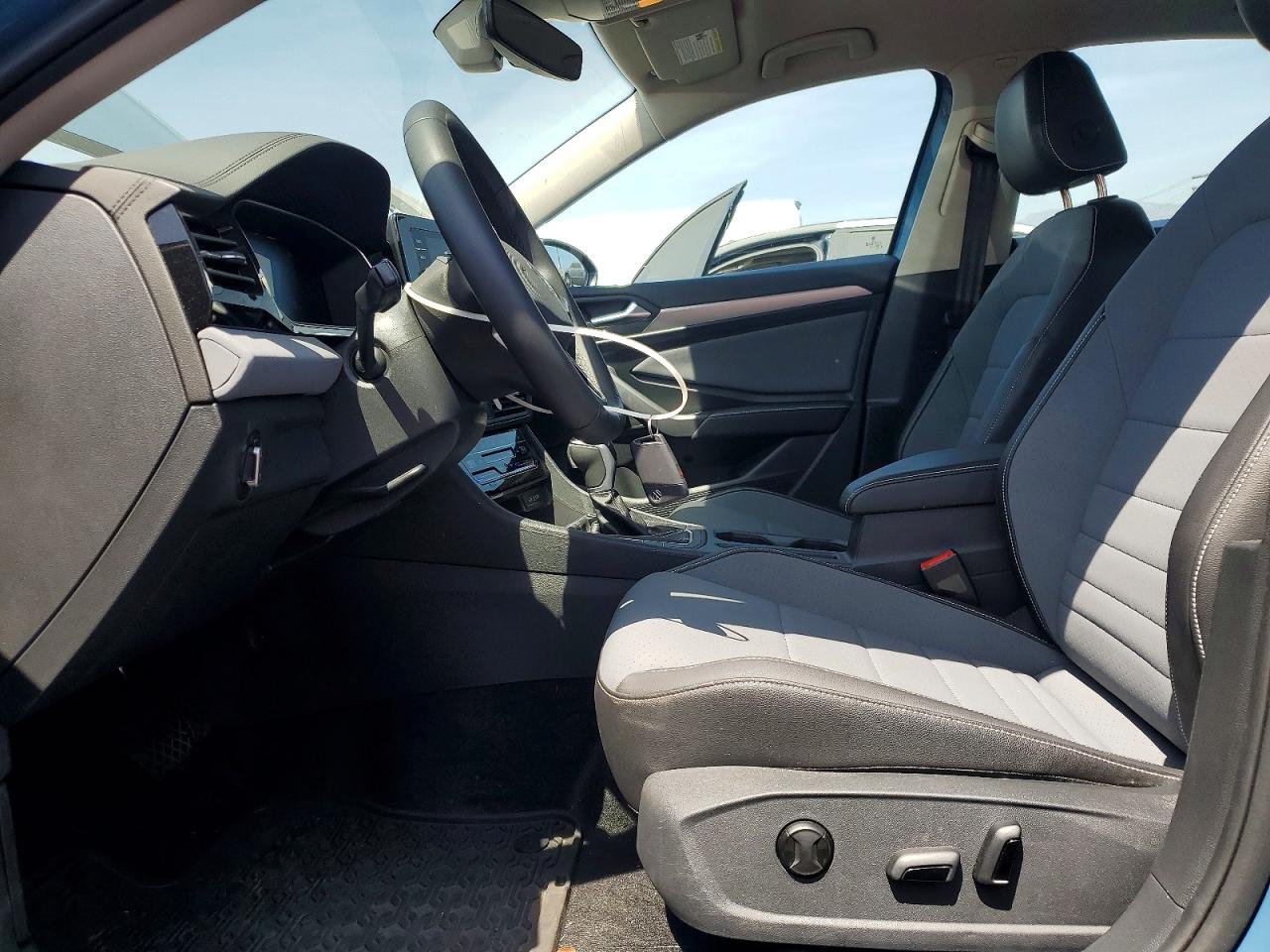 2025 VOLKSWAGEN JETTA