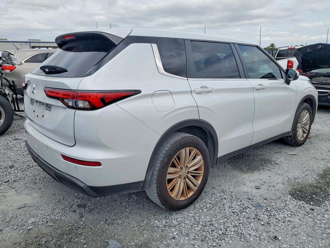 2024 MITSUBISHI OUTLANDER