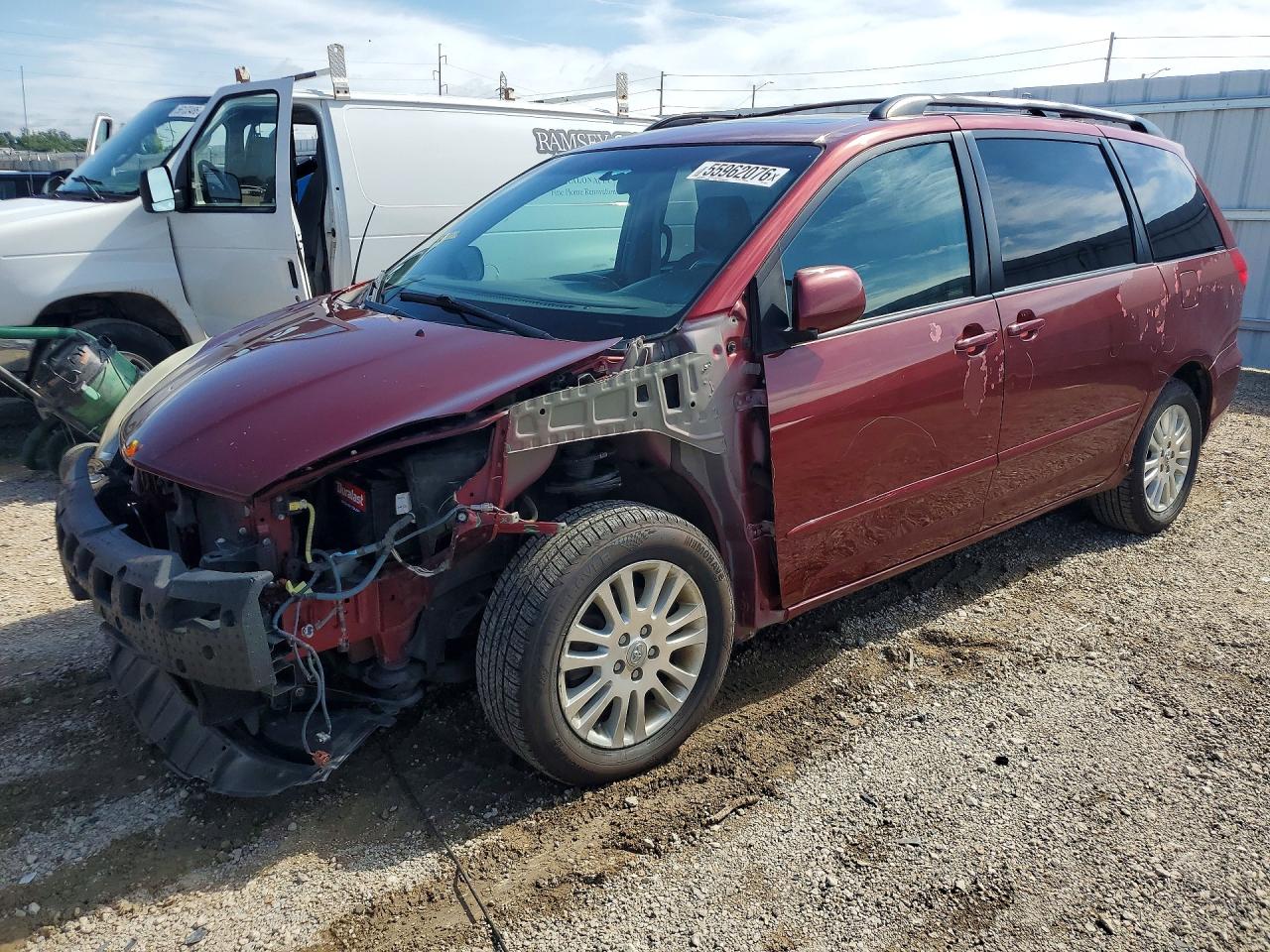 2009 TOYOTA SIENNA