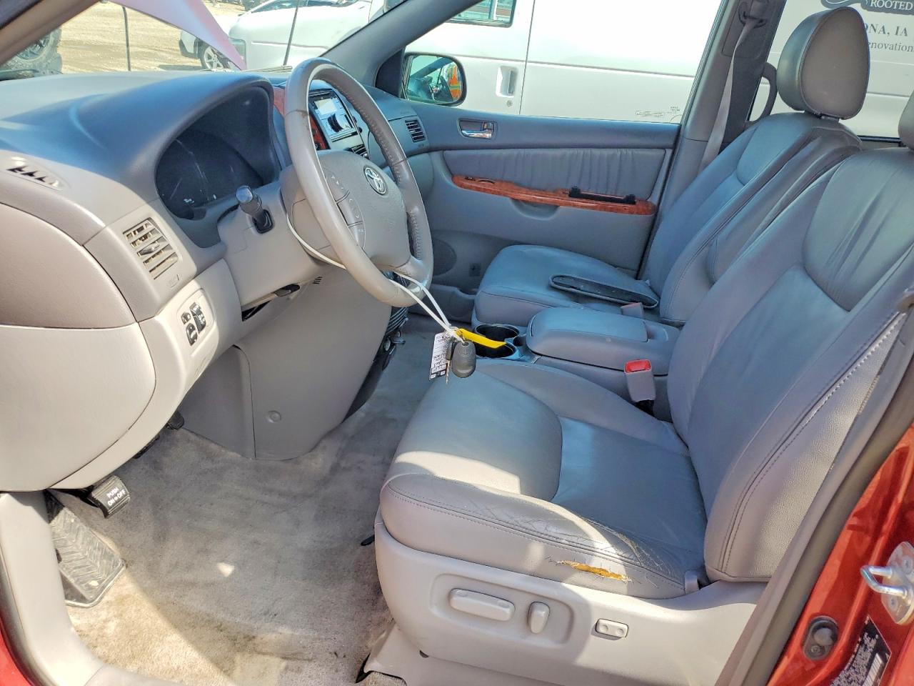 2009 TOYOTA SIENNA