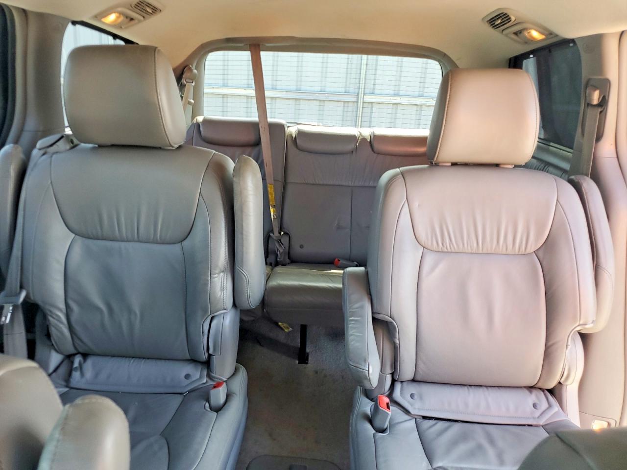 2009 TOYOTA SIENNA