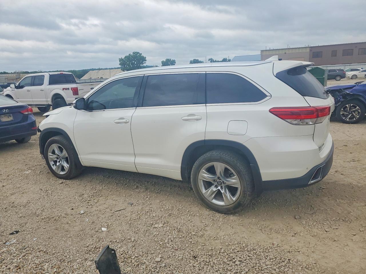 2017 TOYOTA HIGHLANDER