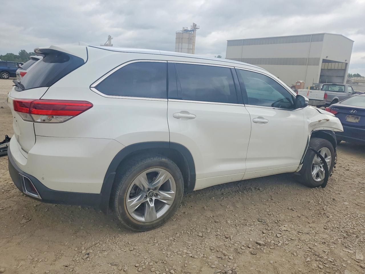 2017 TOYOTA HIGHLANDER