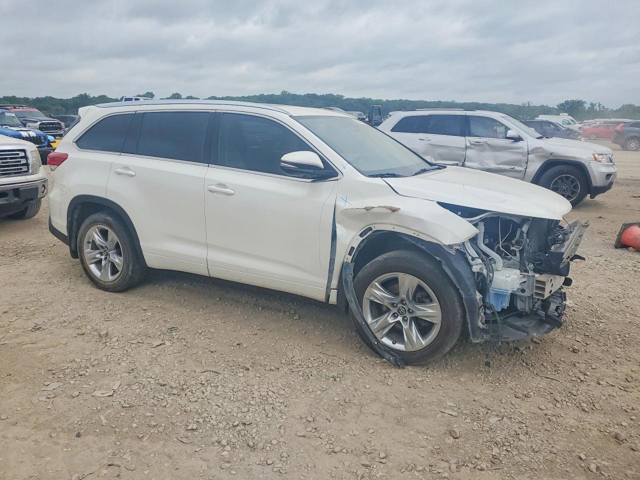 2017 TOYOTA HIGHLANDER