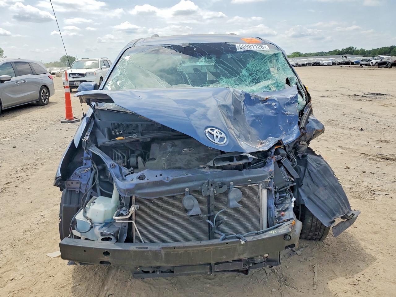 2014 TOYOTA SIENNA