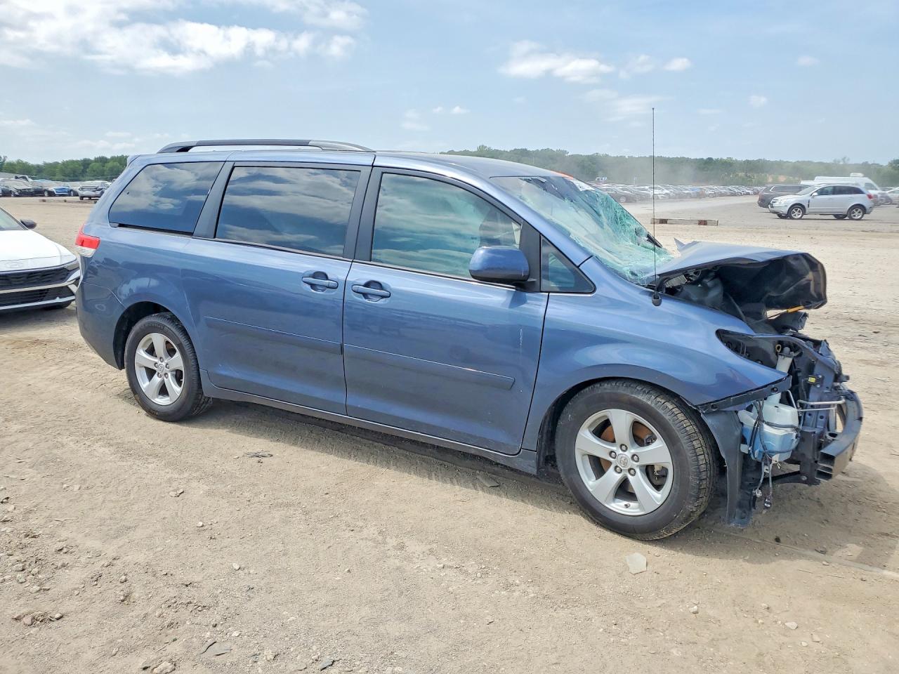 2014 TOYOTA SIENNA