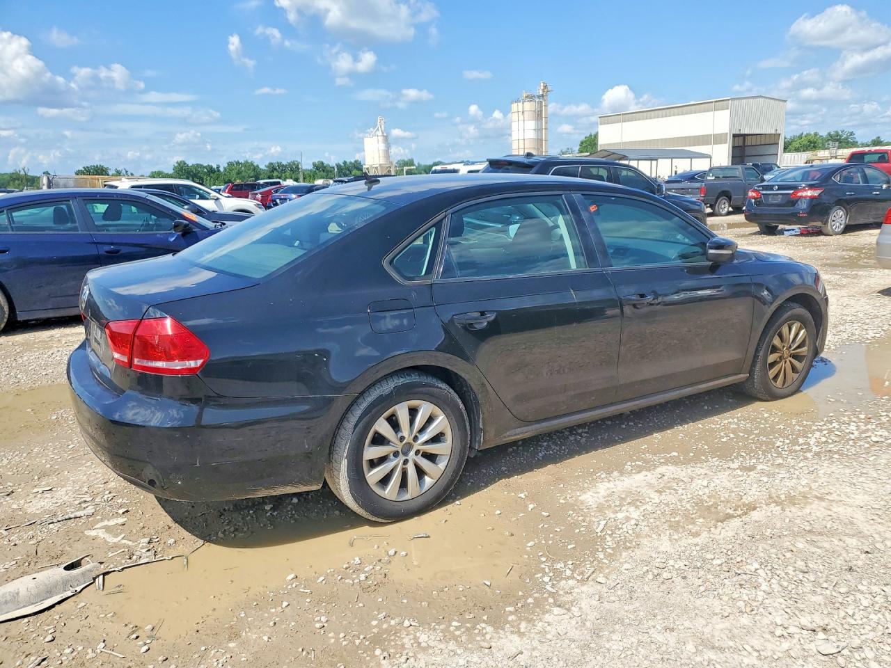 2013 VOLKSWAGEN PASSAT